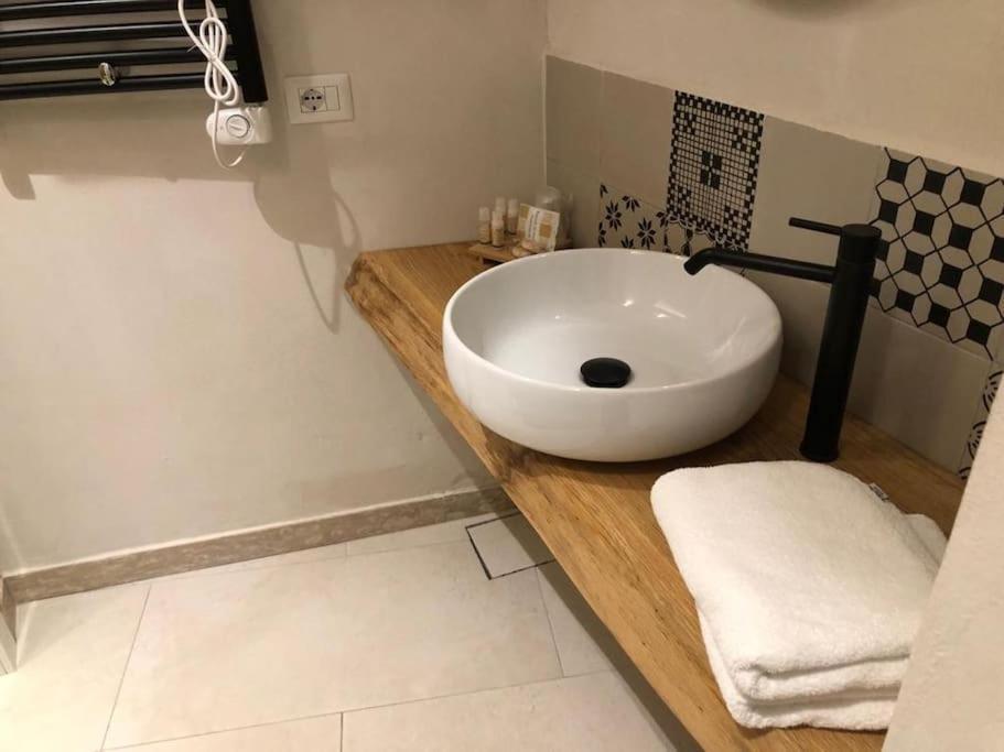 Bed and Breakfast Locus Pendinelli Trani Exterior foto